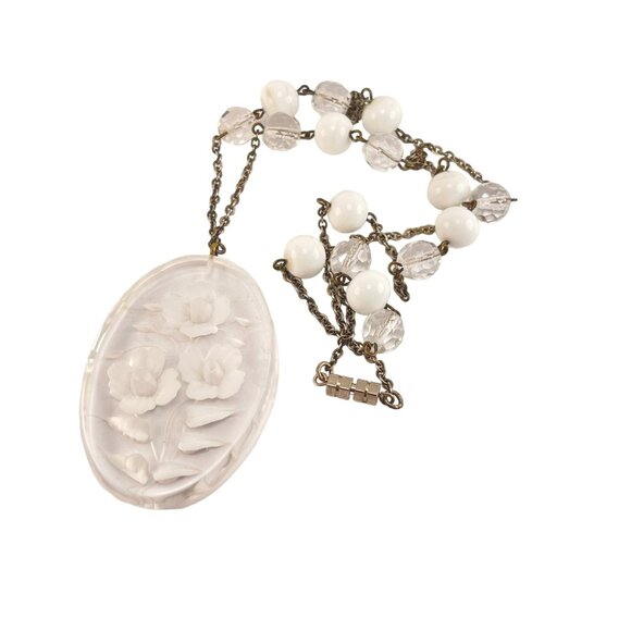 Vintage Floral Lucite Pendant Necklace With White & Clear Beads On Brass Chain - Picture 3 of 9